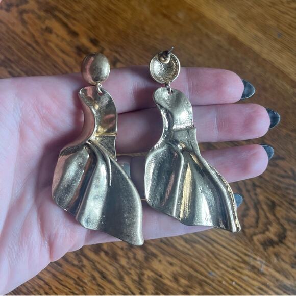 Vintage 80s HUGE XL Gold Tone Maximalist Runway Fan Shaped Stage Earrings C3 - Picture 5 of 7